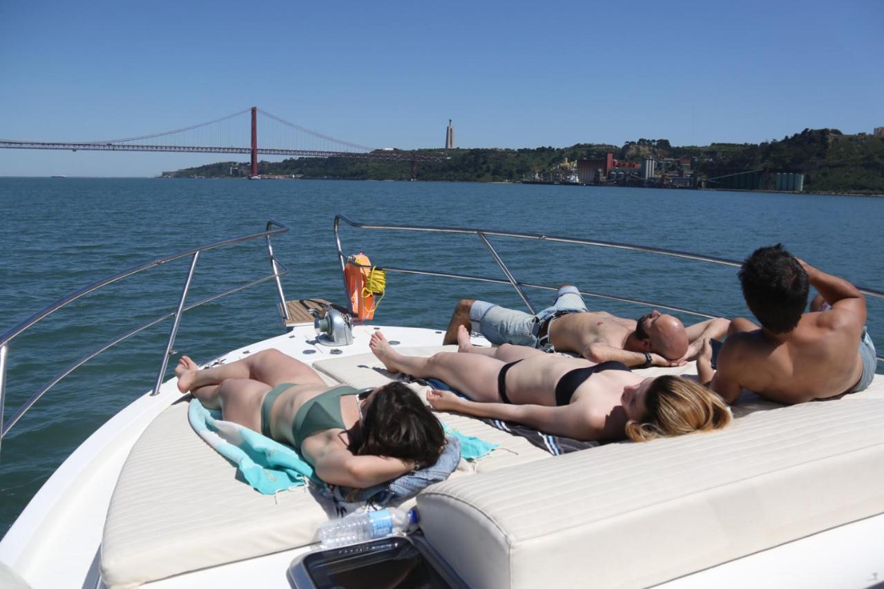 Private Yacht, We Love Our Guests ลิสบอน ภายนอก รูปภาพ