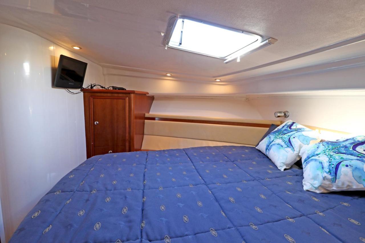 Private Yacht, We Love Our Guests ลิสบอน ภายนอก รูปภาพ
