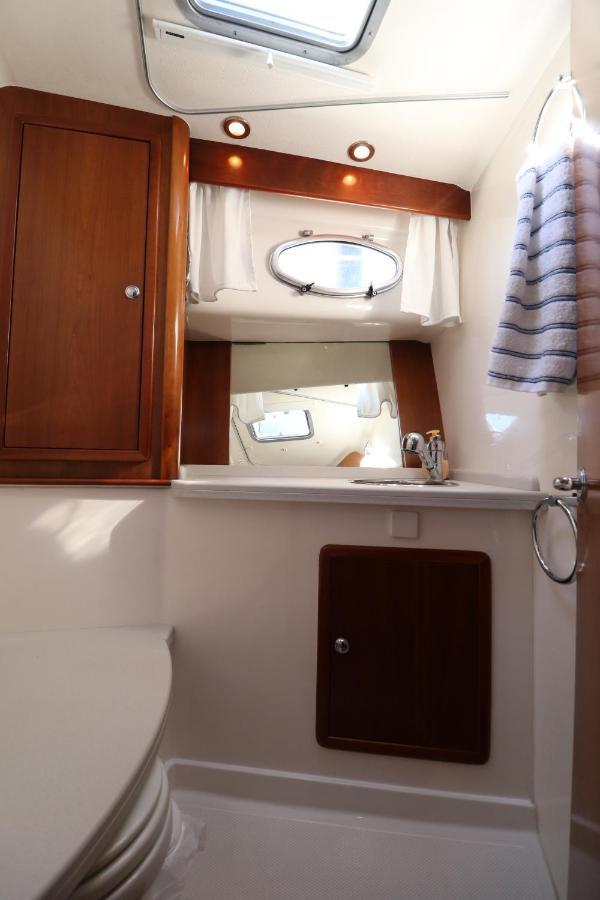 Private Yacht, We Love Our Guests ลิสบอน ภายนอก รูปภาพ