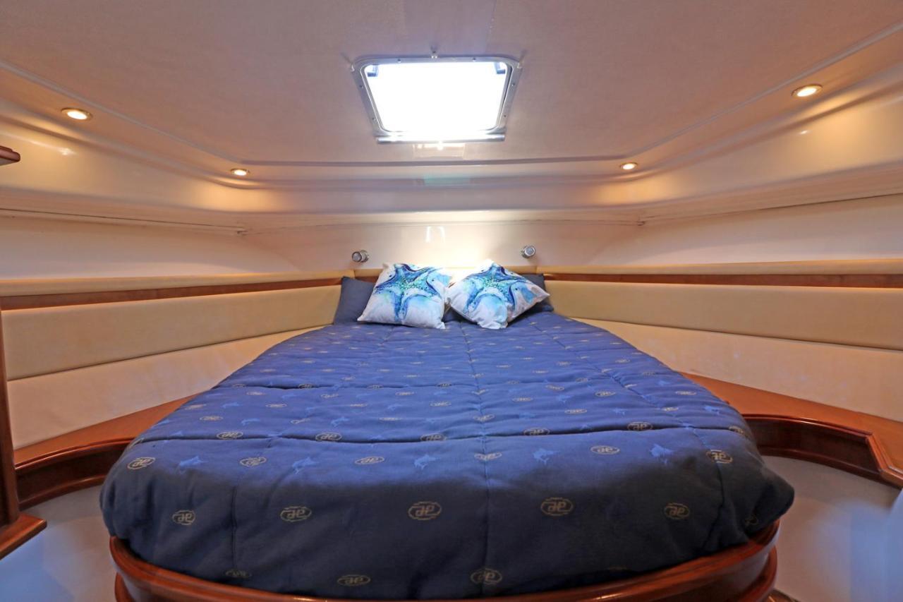 Private Yacht, We Love Our Guests ลิสบอน ภายนอก รูปภาพ