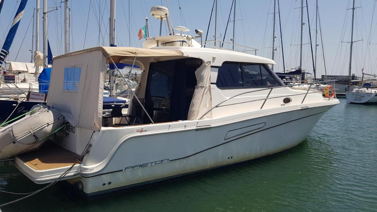 Private Yacht, We Love Our Guests ลิสบอน ภายนอก รูปภาพ