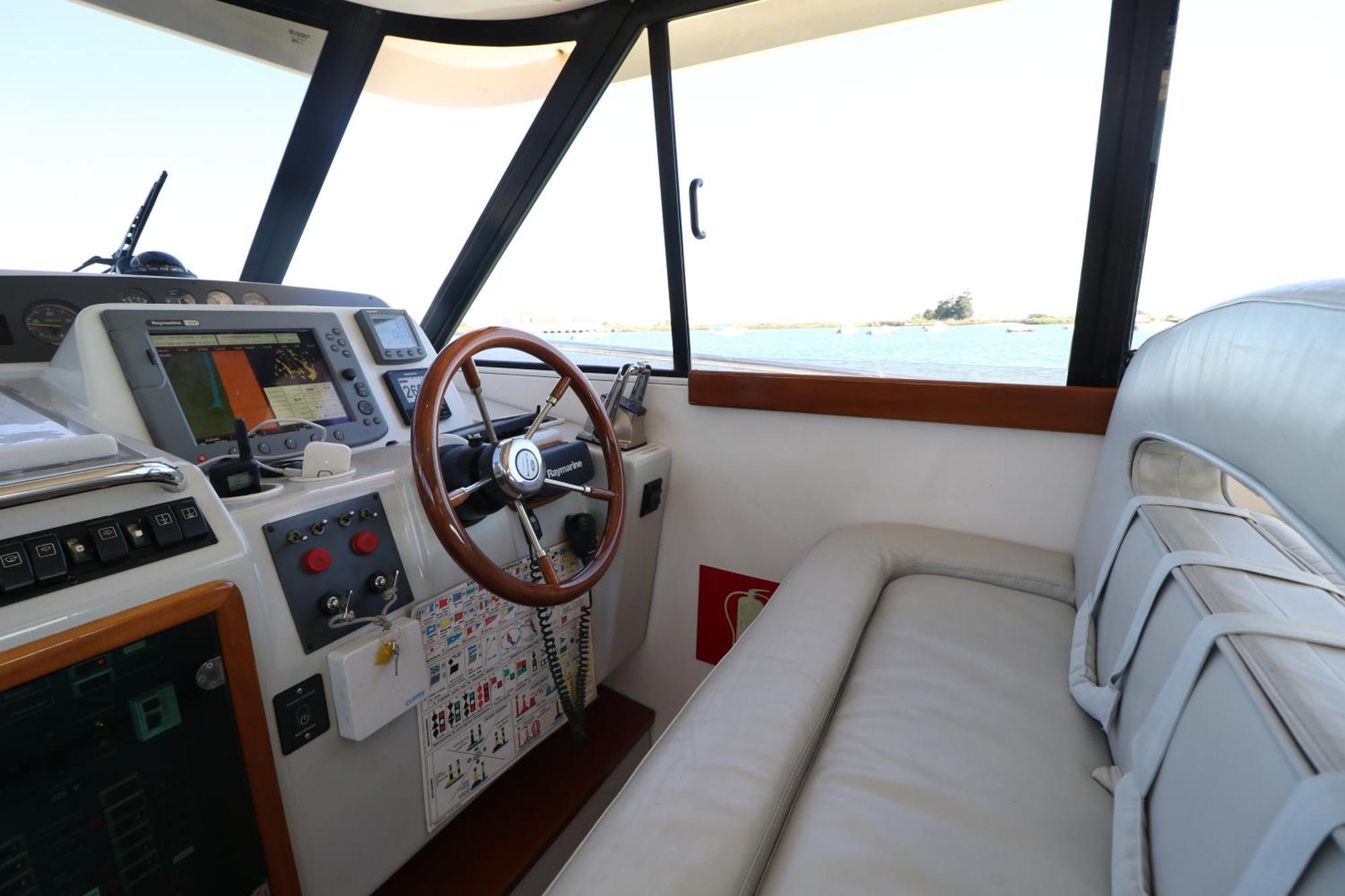 Private Yacht, We Love Our Guests ลิสบอน ภายนอก รูปภาพ