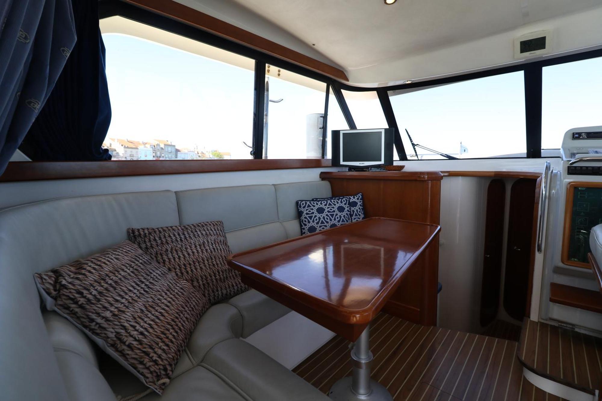 Private Yacht, We Love Our Guests ลิสบอน ภายนอก รูปภาพ